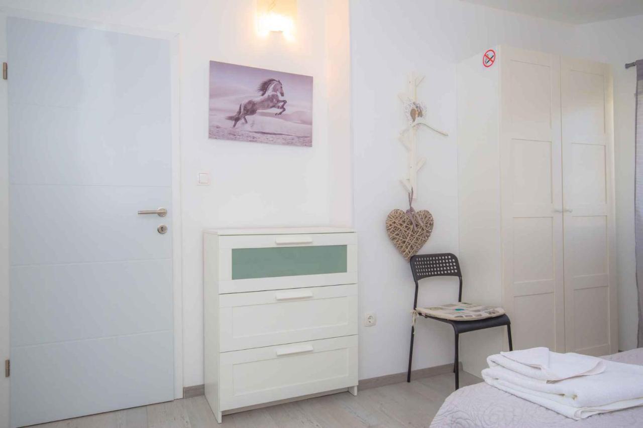 Apartments In Rogoznica 36019 Buitenkant foto
