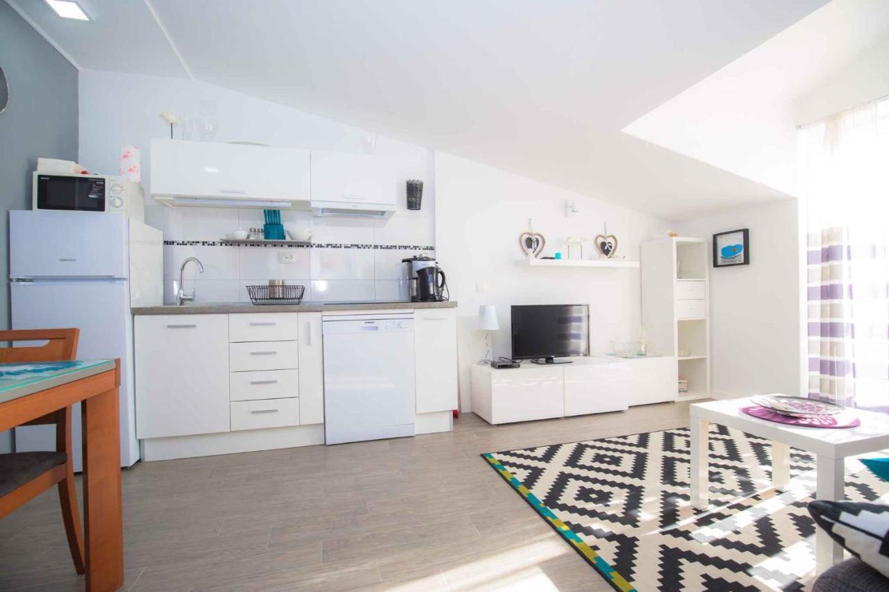 Apartments In Rogoznica 36019 Buitenkant foto