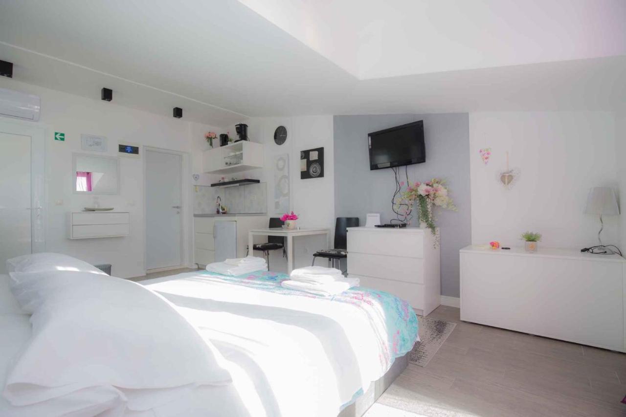 Apartments In Rogoznica 36019 Buitenkant foto