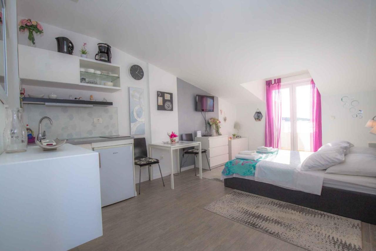 Apartments In Rogoznica 36019 Buitenkant foto