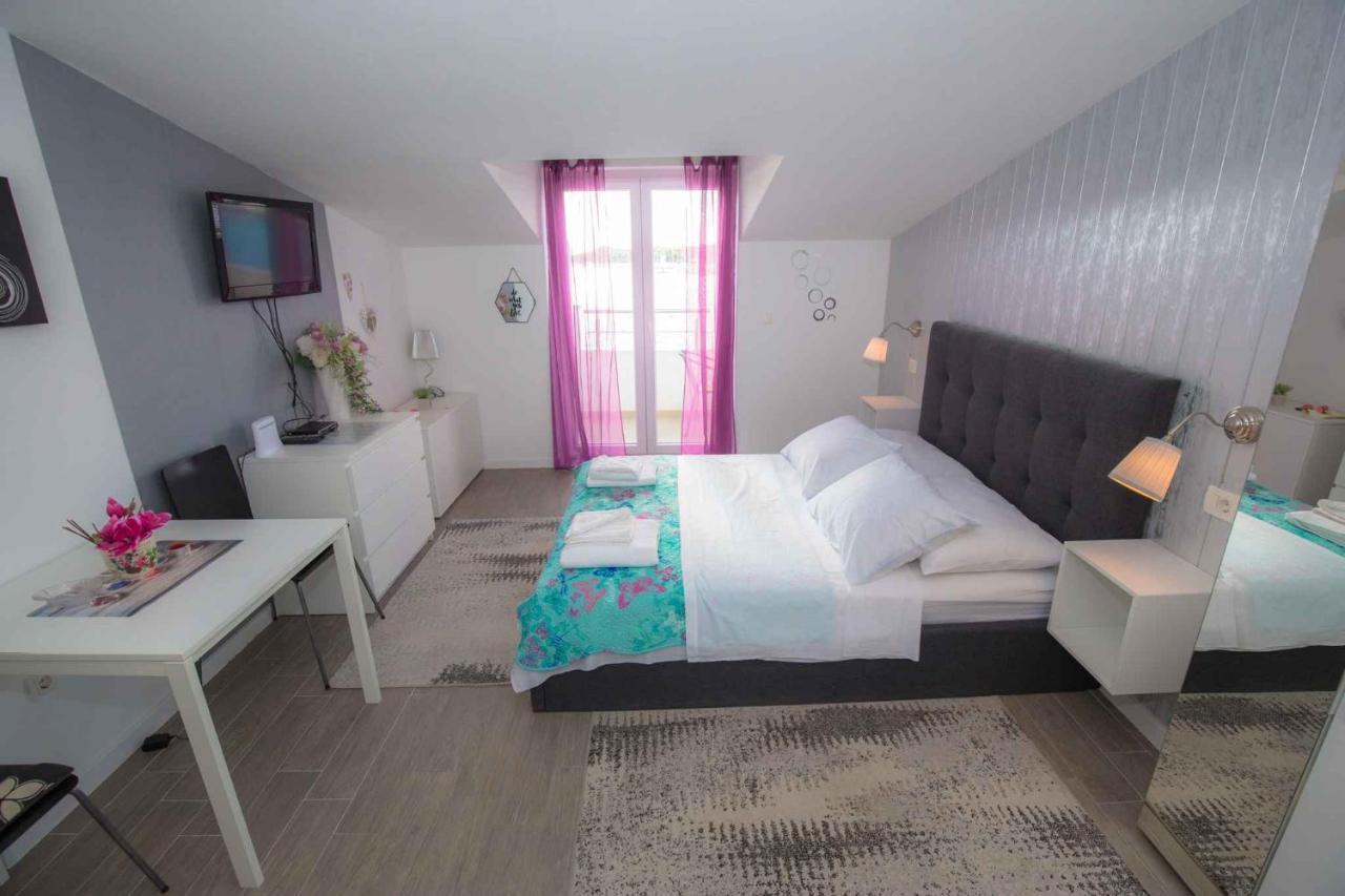 Apartments In Rogoznica 36019 Buitenkant foto