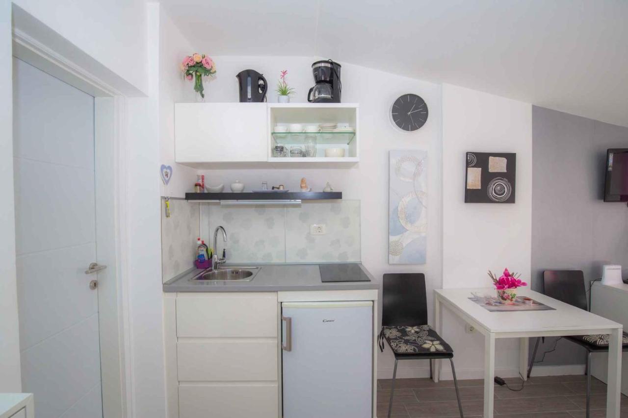 Apartments In Rogoznica 36019 Buitenkant foto