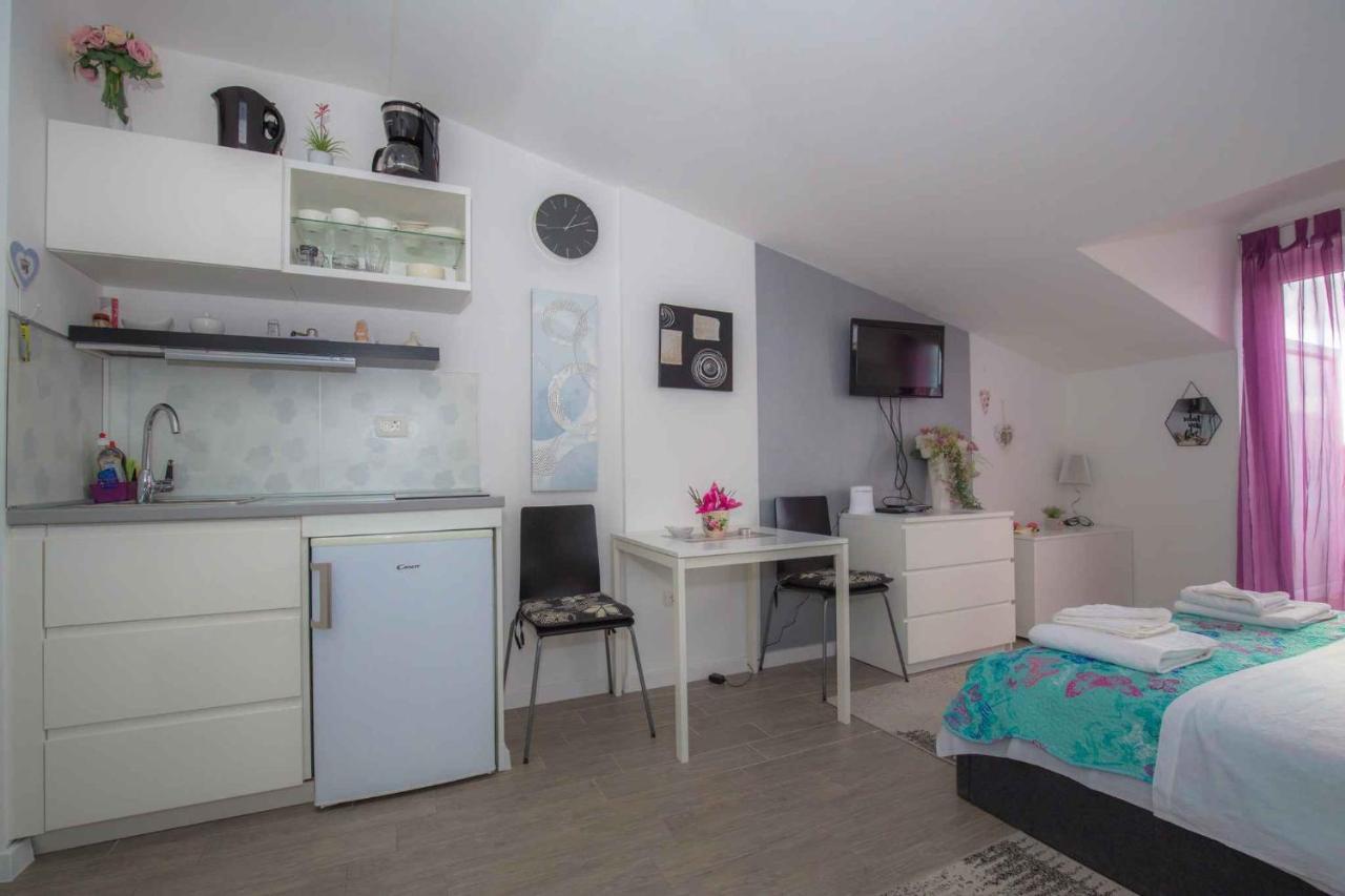 Apartments In Rogoznica 36019 Buitenkant foto