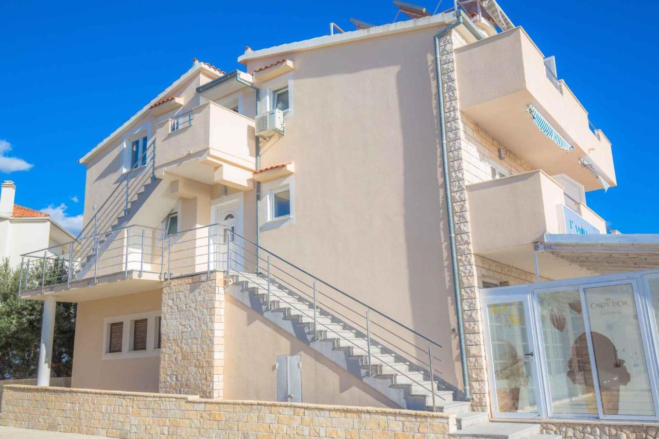 Apartments In Rogoznica 36019 Buitenkant foto