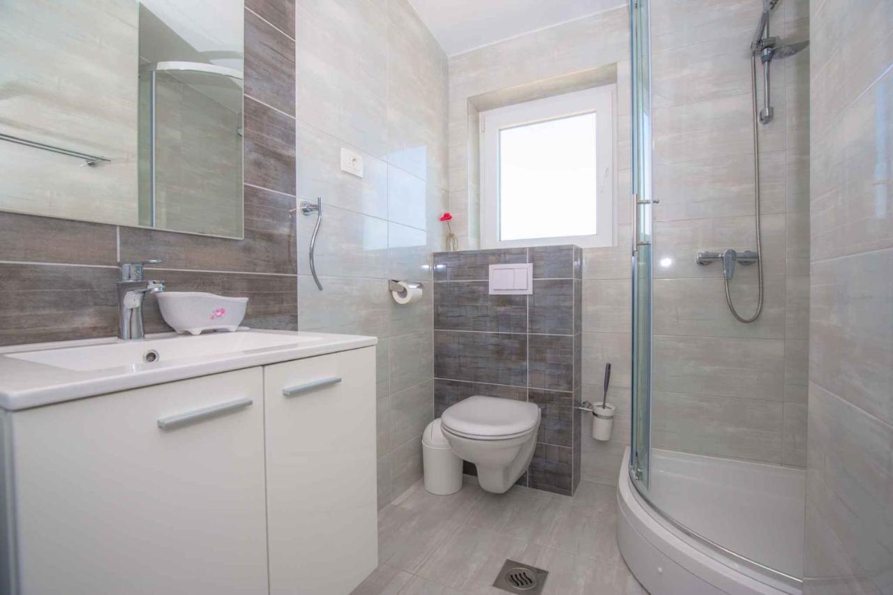 Apartments In Rogoznica 36019 Buitenkant foto