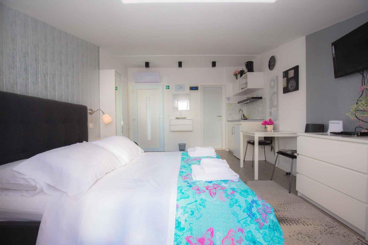 Apartments In Rogoznica 36019 Buitenkant foto