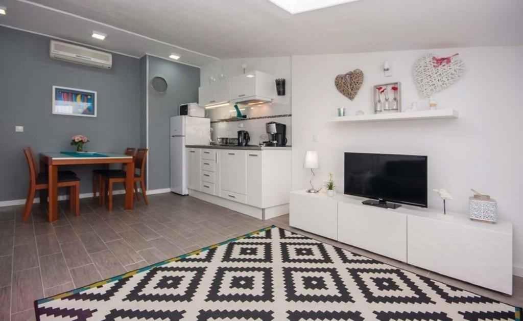 Apartments In Rogoznica 36019 Buitenkant foto