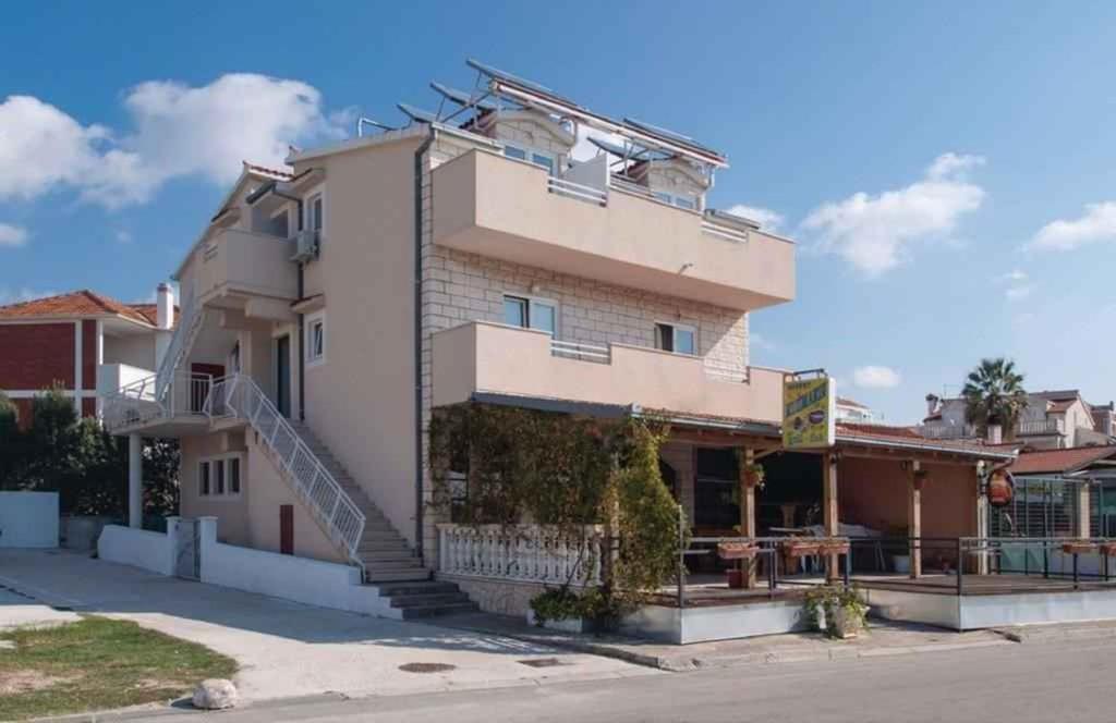 Apartments In Rogoznica 36019 Buitenkant foto