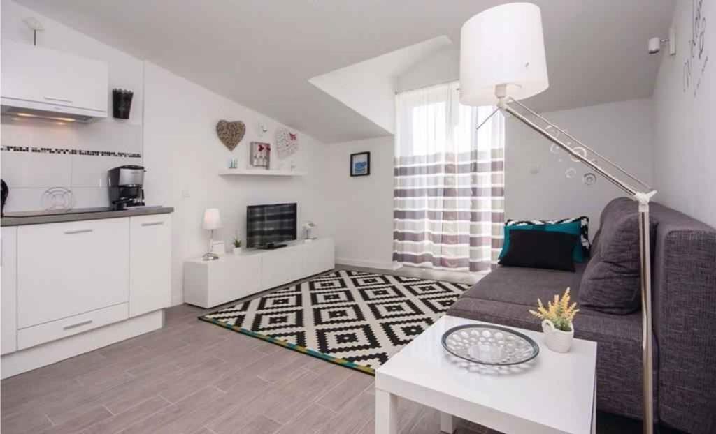 Apartments In Rogoznica 36019 Buitenkant foto